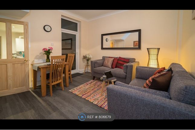 Lounge/Dining