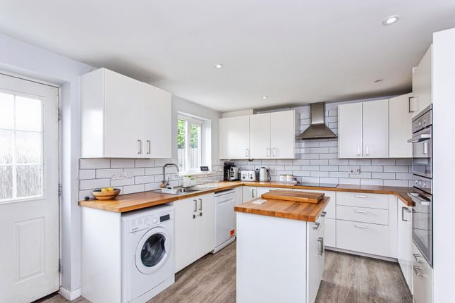12, Athena Close, Essex photo 4