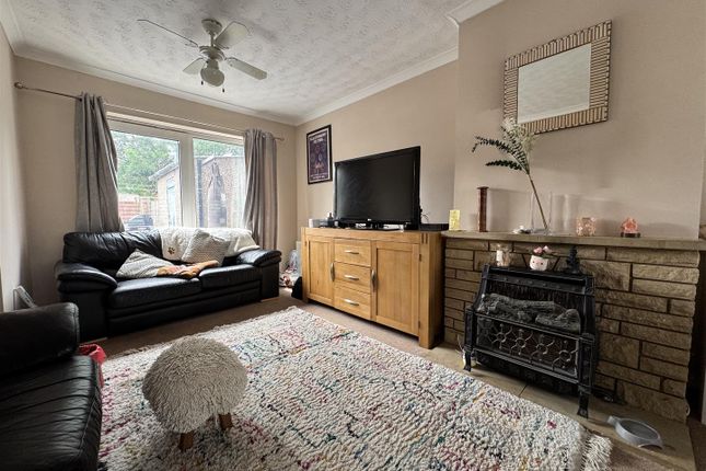 58, Carstairs Avenue, Swindon photo 4