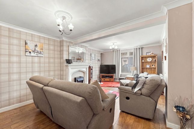 23, Brithweunydd Road, Tonypandy photo 3