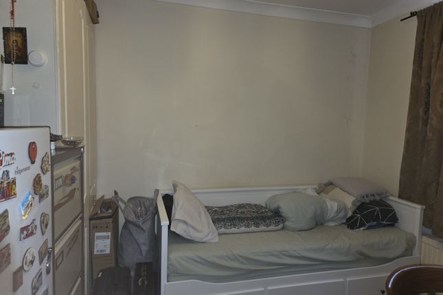 15b High Street, Wealdstone, HARROW photo 3