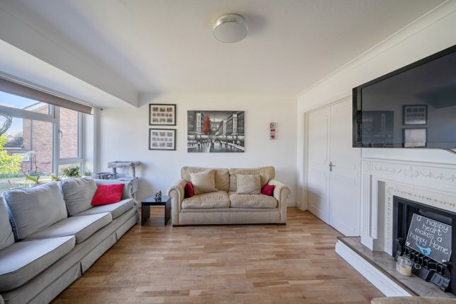 10, Longlees, Rickmansworth photo 4