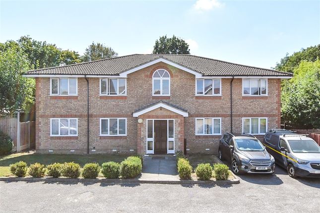 2-bed flat on Lancaster Drive Langdon Hills, Basildon, £159,000