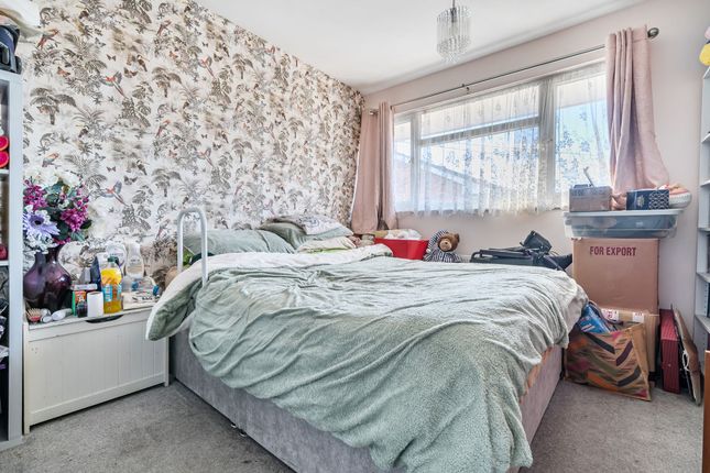 15 Holland Close, Bognor Regis photo 4