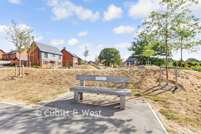 11, Burdock Road, Horsham photo 3