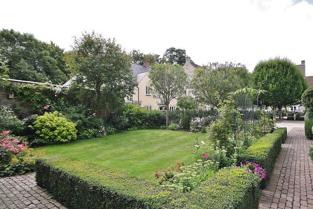 Flat for sale in Church Green, Witney