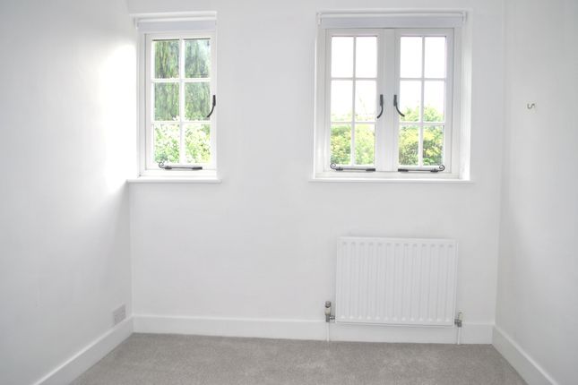 Cottage to rent in Thornton Road, Potters Bar