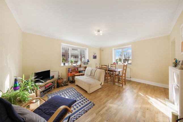 Flat 8, Wiltern Court, 29 Shoot Up Hill, London photo 3