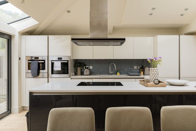 12, Lyndhurst Avenue, London photo 4