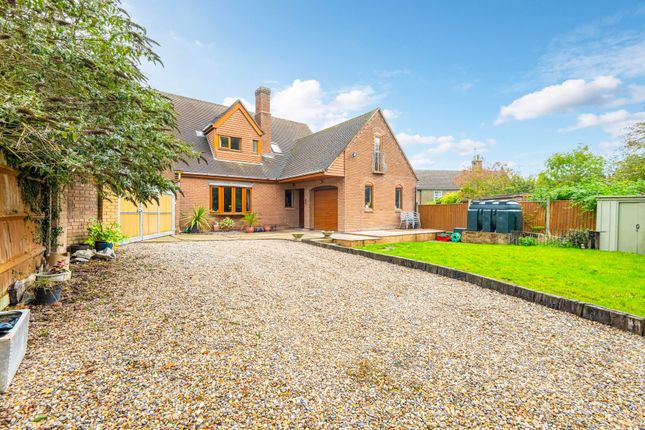 5-bed detached on 112 Yarmouth Road, Great Yarmouth, £400,000