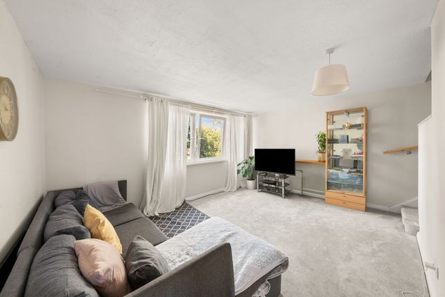 Flat 12, Wellington House, The Farmlands, Northolt photo 3