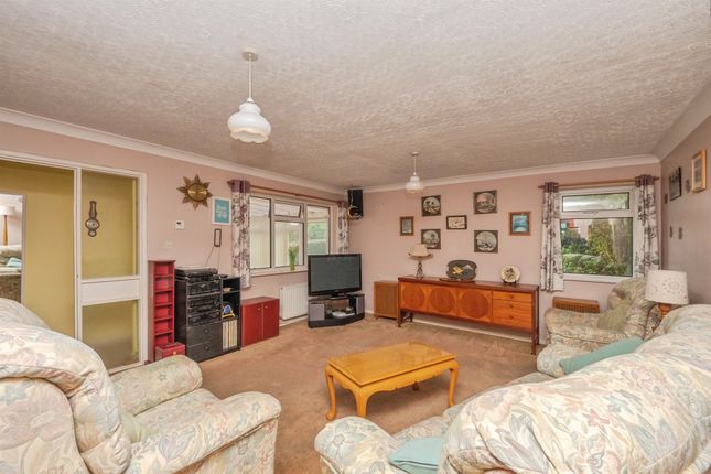 51, Carisbrooke, Weymouth photo 3