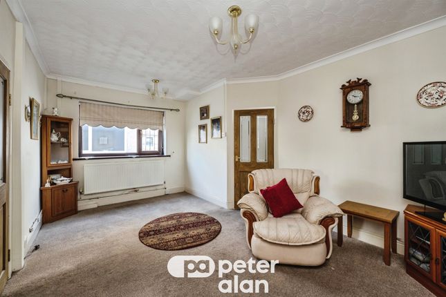 15, Woodland Park, Neath photo 3