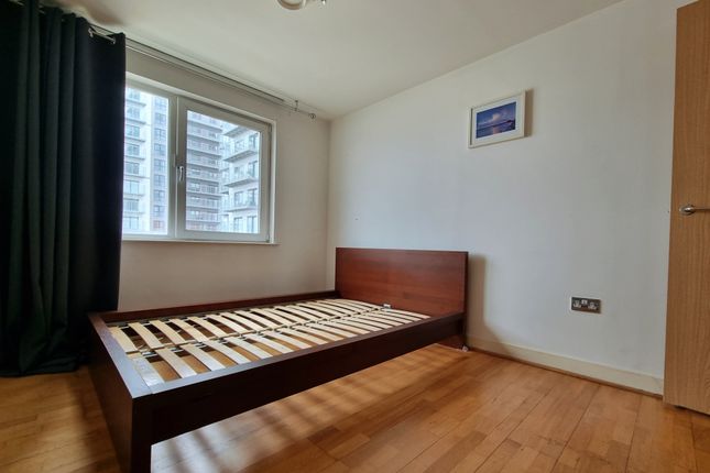 201 Mizzen Mast House, Mast Quay, Woolwich photo 5