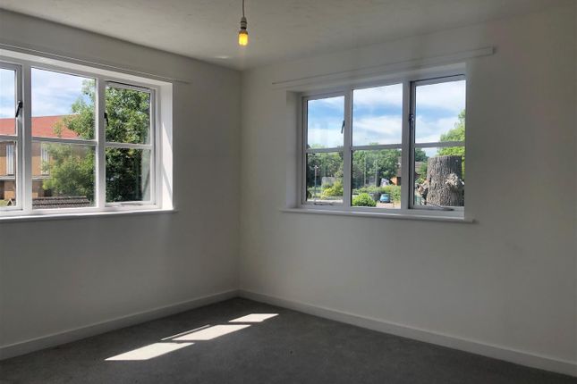 Flat to rent in Crown Rise, Watford