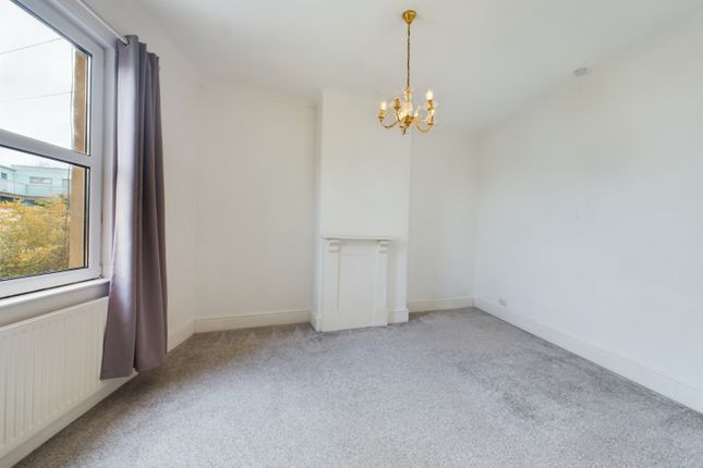 Flat to rent in The Stables, Queens Road