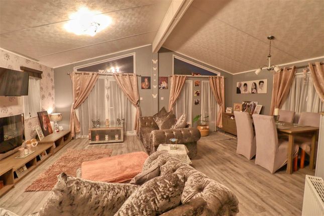 8, Rose Way, St Osyth photo 2