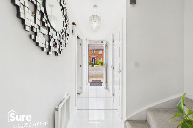 9 Skipper Close, Hemel Hempstead, Hertfordshire photo 2