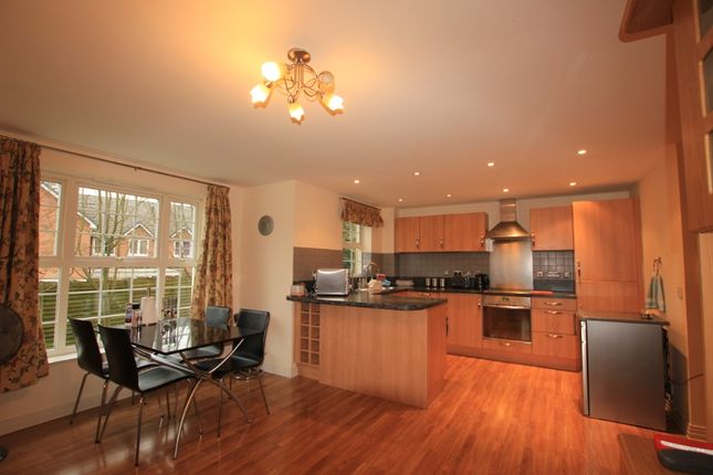 43, Fuller Close, Bushey photo 4