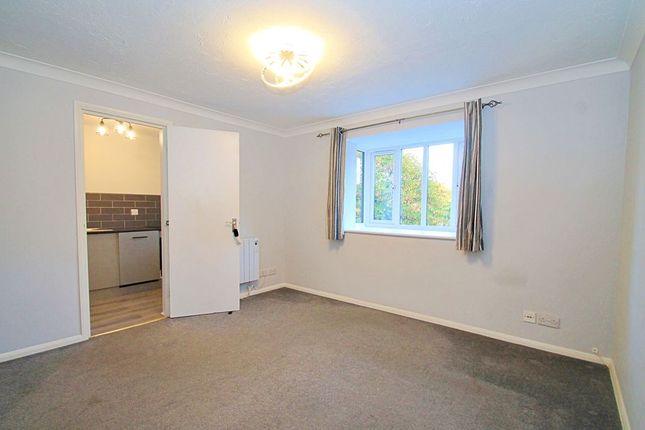 11, Pyegrove Chase, Bracknell photo 4