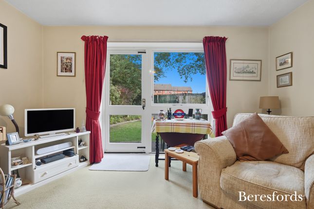 16, Wendover Gardens, Essex photo 4