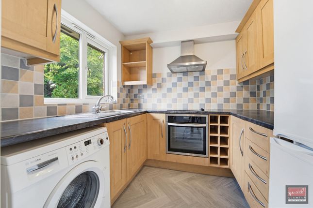 6, Benwell Court, Sunbury-on-Thames photo 4