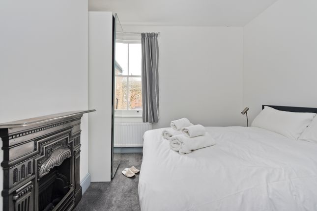Flat to rent in Mafeking Avenue, London