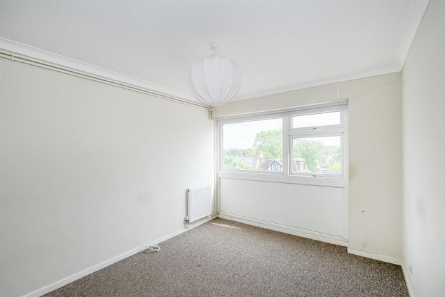 Flat for sale in Chingford Avenue, London