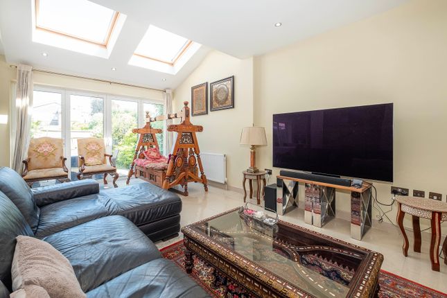 4, Fir Grove, New Malden photo 4
