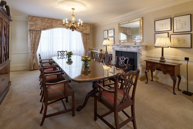 Flat Apt 12, 2-4, Hyde Park Gate, London photo 4