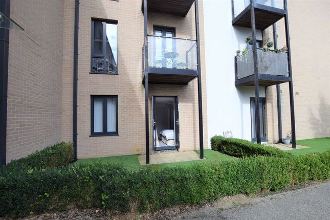 Flat to rent in Angus Court, Thame