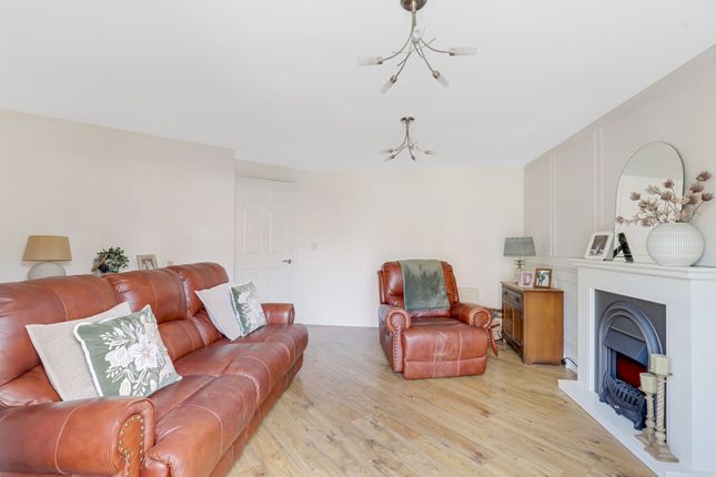 7 Sandmartins Close, Mansfield photo 3