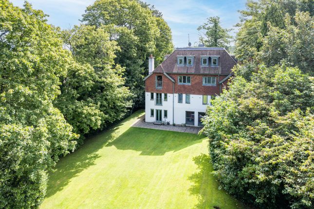 Flat 12, Sutton Tye, Haywards Heath photo 4