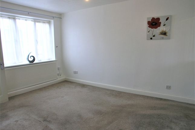 8, Bewlay Close, Brierley Hill photo 5