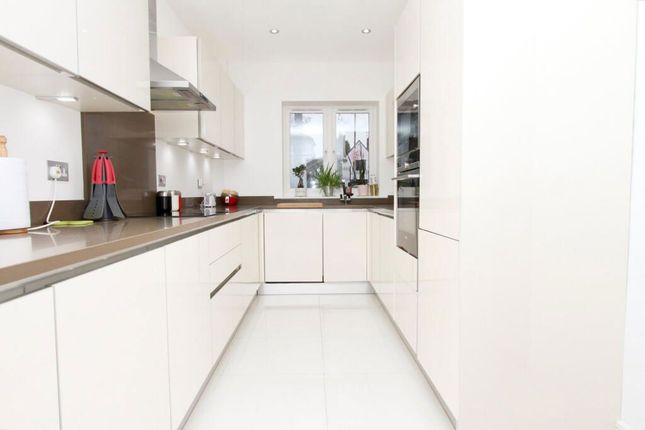 Flat 2 Bluebell House, 89 Ducks Hill Road, Northwood photo 2