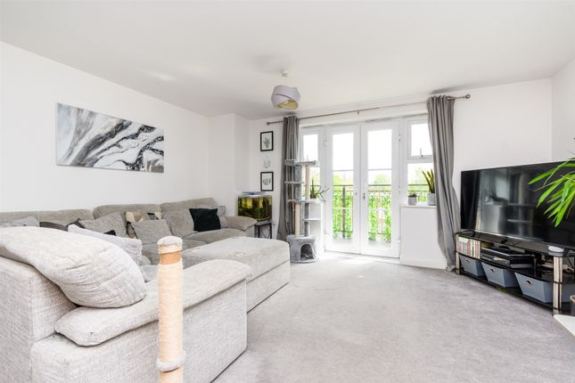 Peridot Court, Slade Green Road, Erith photo 4