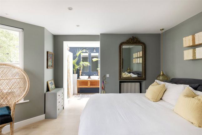 Flat for sale in Oxford Gardens, Notting Hill