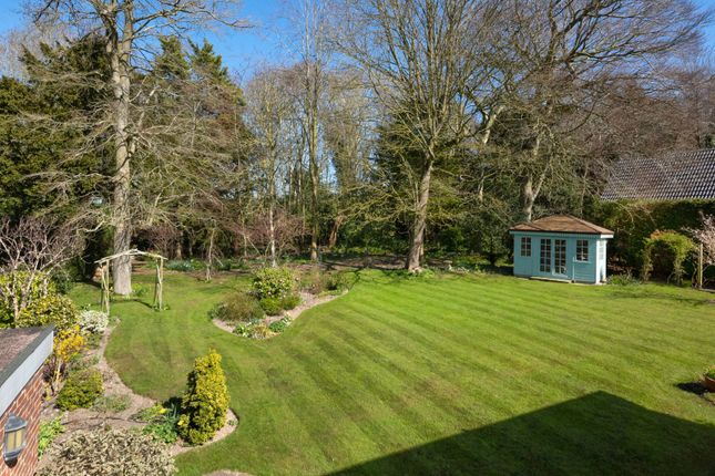 4, Meadow Close, Canterbury photo 2