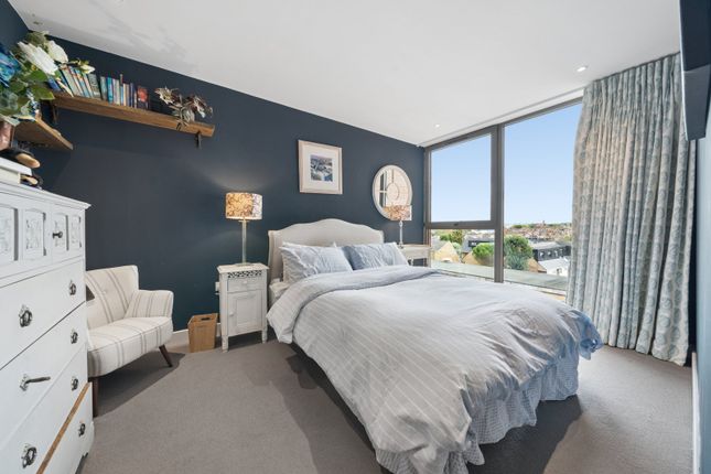 Flat 14, 215A, Balham High Road, London photo 4