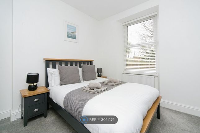 Amlwch Flat, Llwynon Gardens, Llandudno photo 3