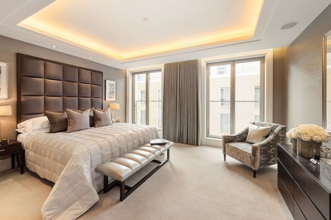 Flat for sale in Ebury Square, London