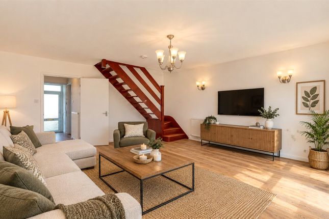 61B, Chaplin Road, Wembley photo 3