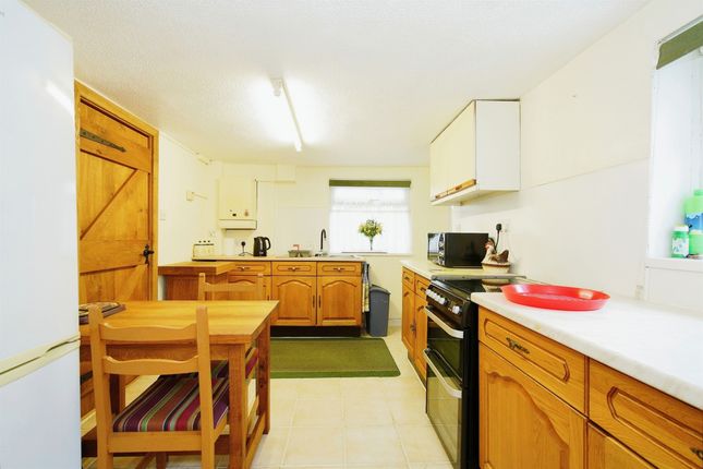 Cottage for sale in Bath Road, Cricklade, Swindon