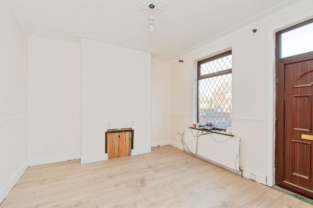16, Wood Lane, Castleford photo 2