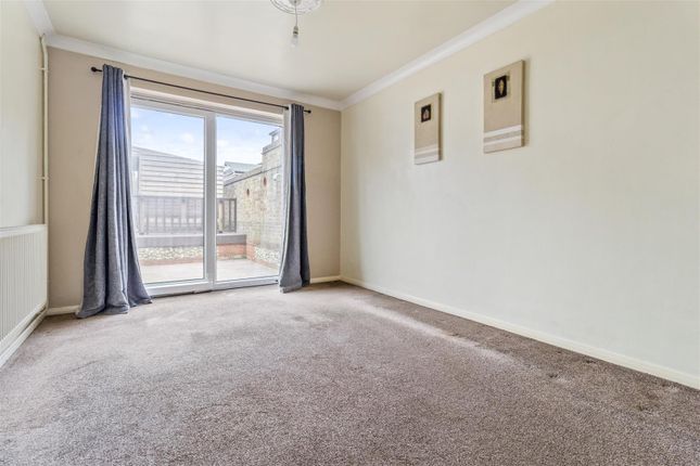 4, Priory Close, Lancing photo 5