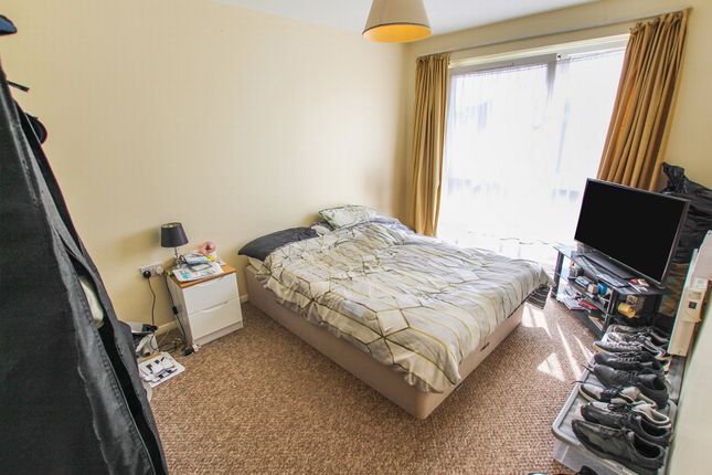 Flat for sale in Trotwood, Chigwell