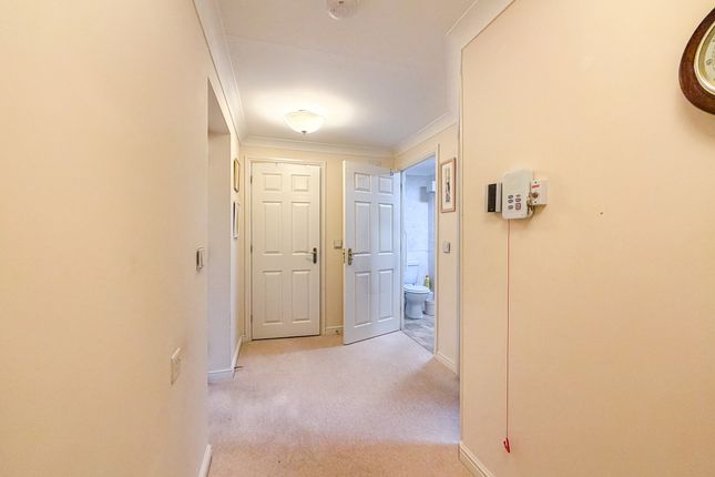 17 Wombrook Court, Wolverhampton photo 2