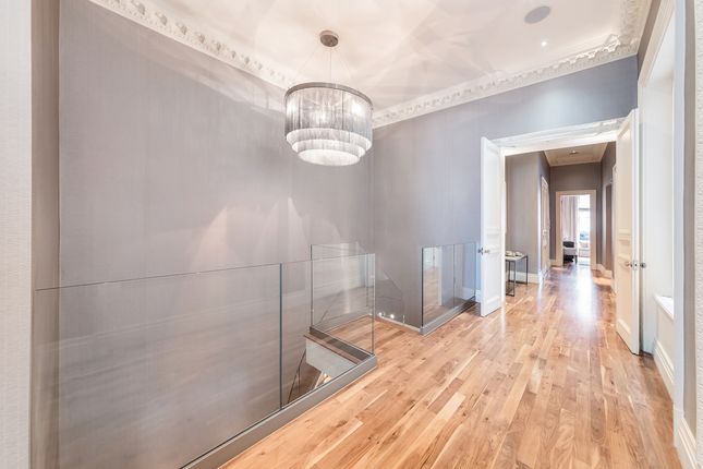 Upper, Upper Grosvenor Street, London photo 5