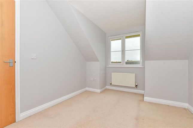 Town house for sale in Kingfisher Close, Garlinge, Margate, Kent