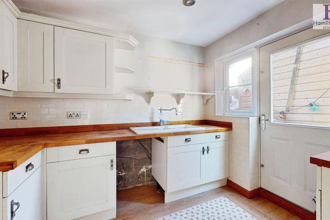 1, Petrel Close, Bradford photo 3